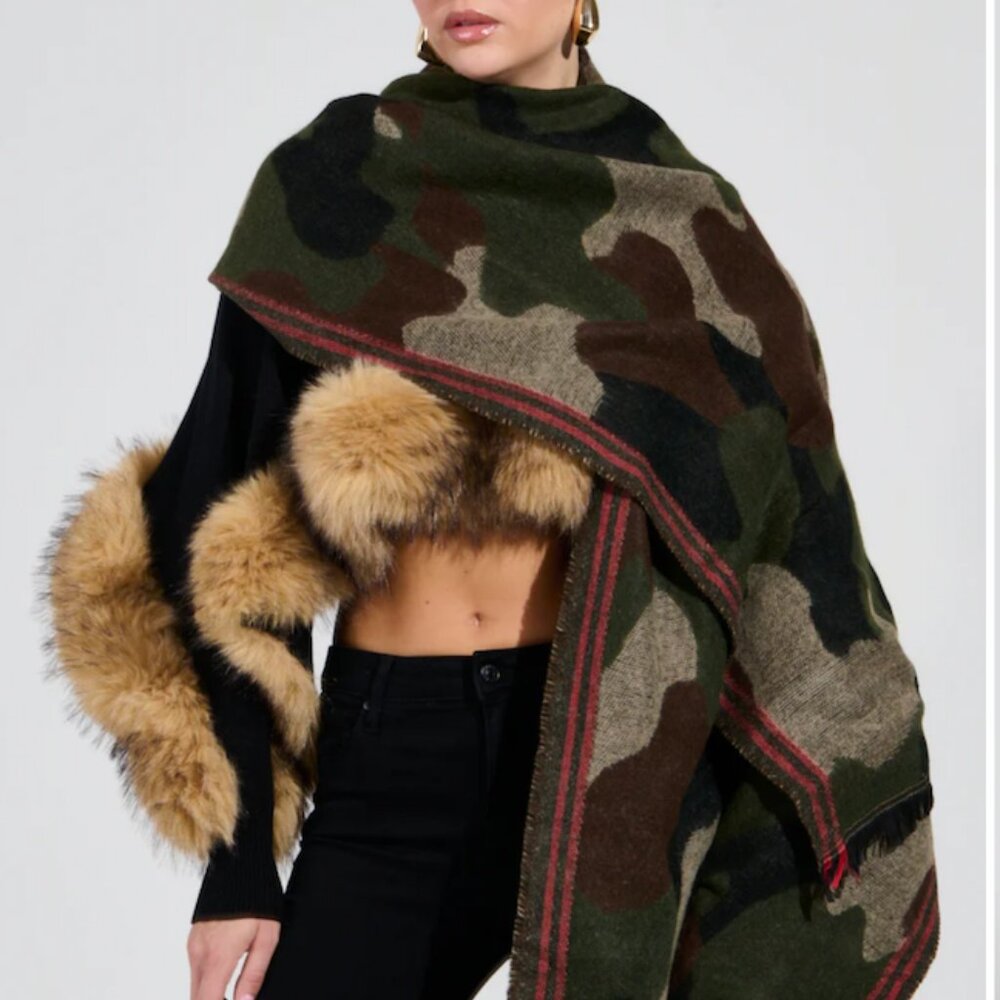 AKIRA | Camo Nights Scarf